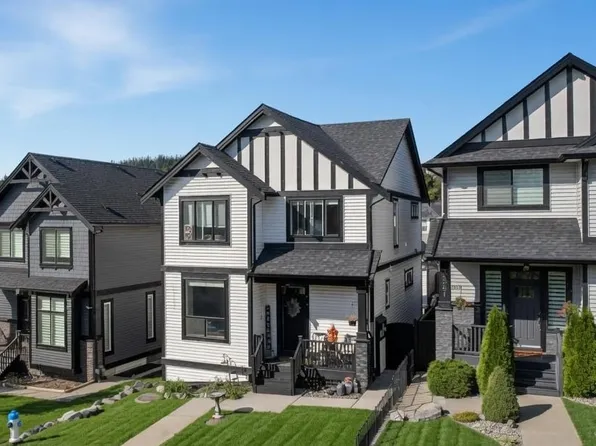 36051 Emily Carr Grn, Abbotsford, BC V3G 0G1