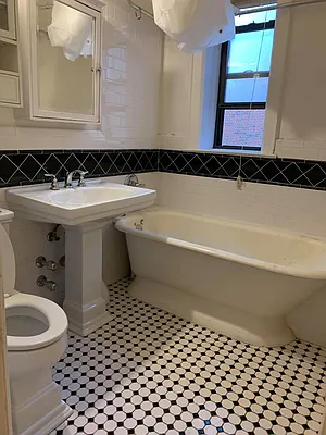 Rented by Leonidas Realty | media 3