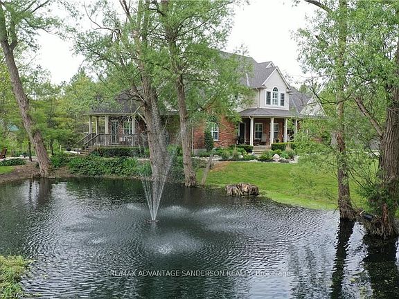 3rd image of 1796 Gainsborough Rd