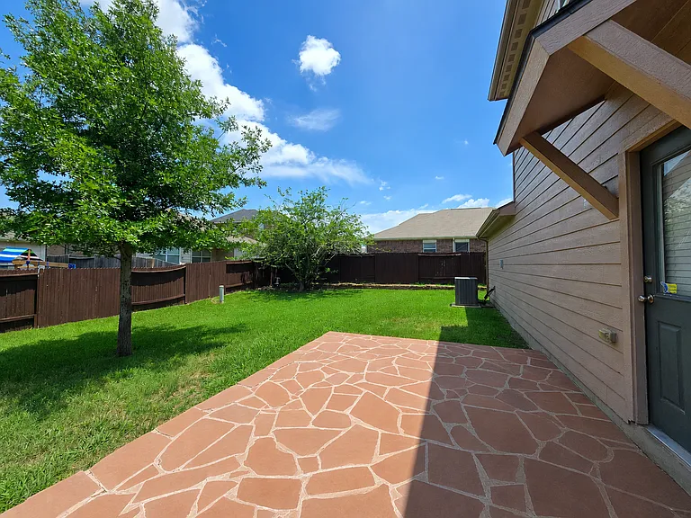 110 Outfitters Ct — Photo 4