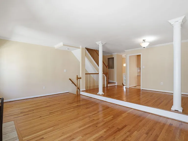 2391 Hunters Square Ct — Photo 5