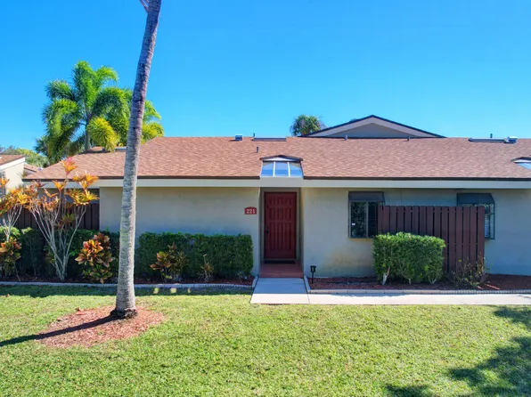 221 Meadows Drive, Boynton Beach, FL 33436