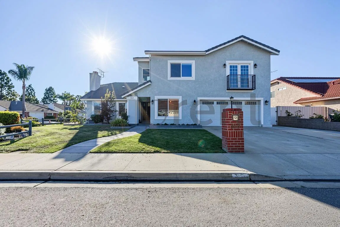 4 bed, 2801 sqft, $4,725 — Photo 1