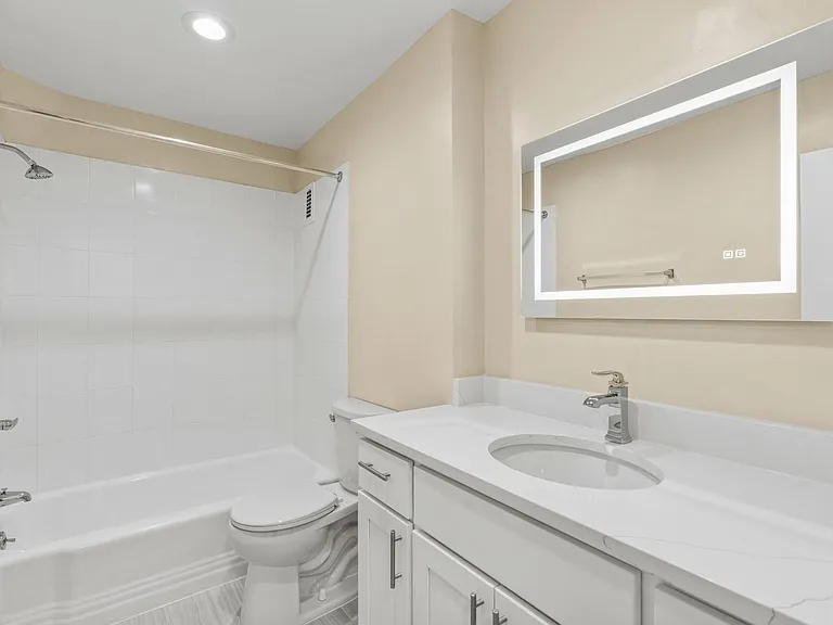 Park East Apartments — Photo 30