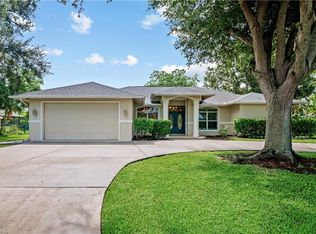 200 Fairway Cir, Naples, FL 34110