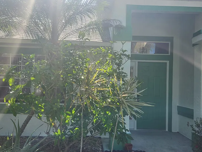 292 Carmel Dr — Photo 1