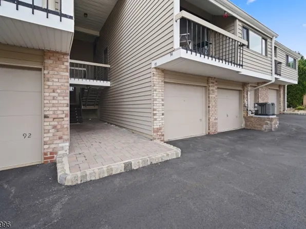 93 Overlook Dr, Union Twp., NJ 08809