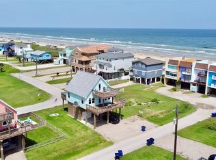 110 Pelican Pl, Freeport, TX 77541