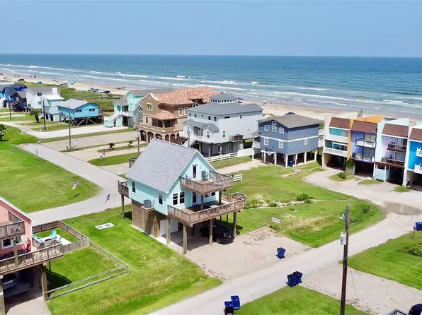 110 Pelican Pl, Freeport, TX 77541