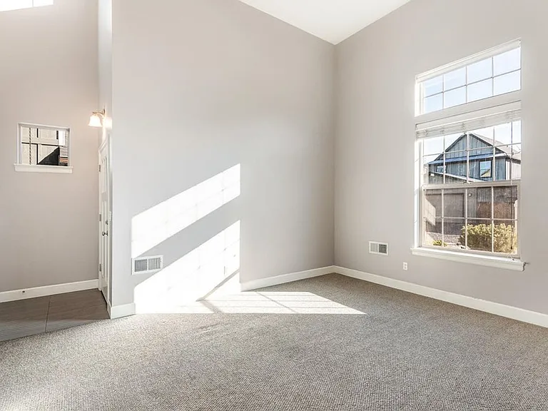 63135 NE Beaufort Ct — Photo 15