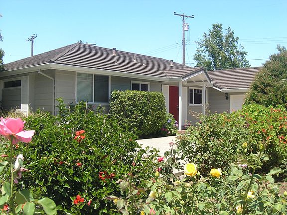 2nd image of 3833 Sullivan Dr