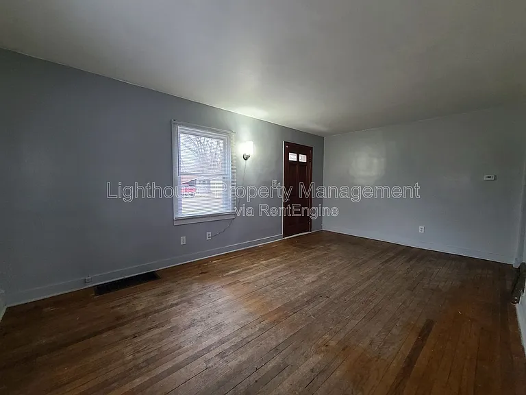 1387 Hurd Ave — Photo 6