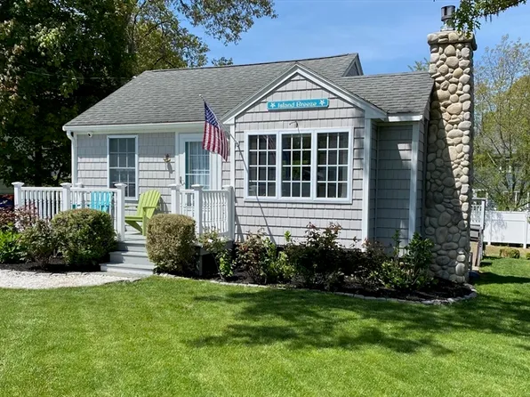 152 Ebony St, Fairhaven, MA 02719