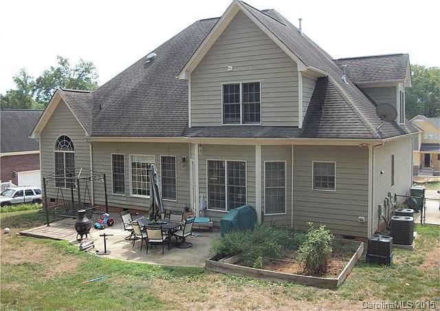 2nd image of 3034 Greenmont Cir