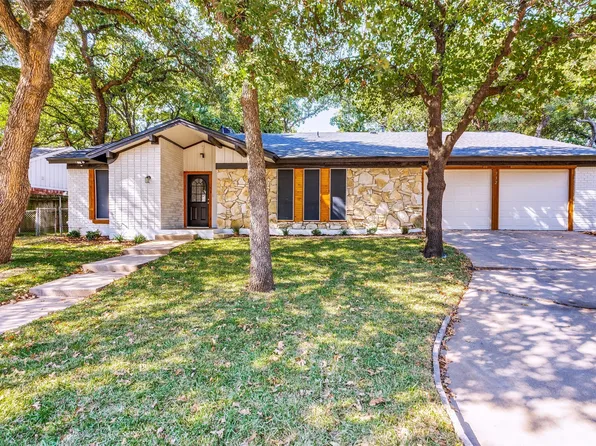 732 Kentwood Cir, Bedford, TX 76021