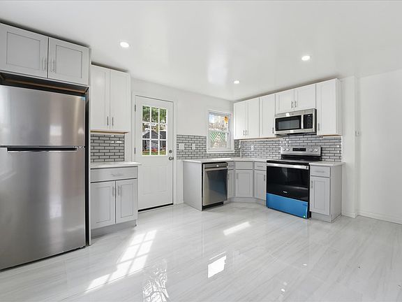 2nd image of 240 Watchung Ave #240