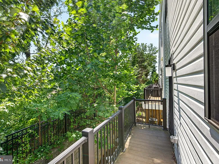 1013 S Taylor Ct — Photo 23