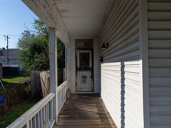 4th image of 1121 E Livingston Ave