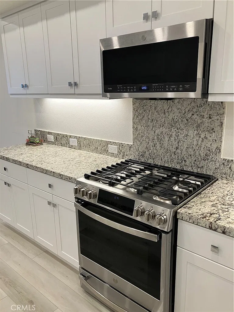 2 bed, 1599 sqft, $3,800 — Photo 4