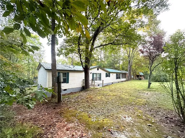 201 Spruce Ln, Cornelia, GA 30531