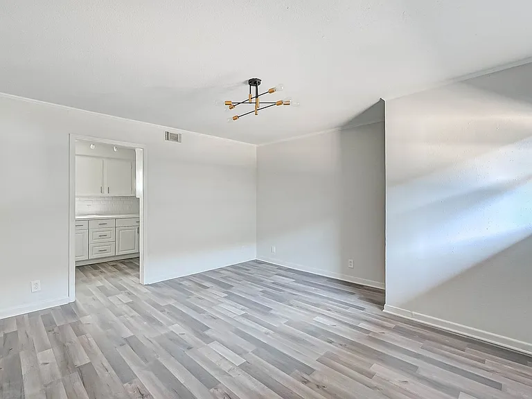 2420 McDuffie St — Photo 5