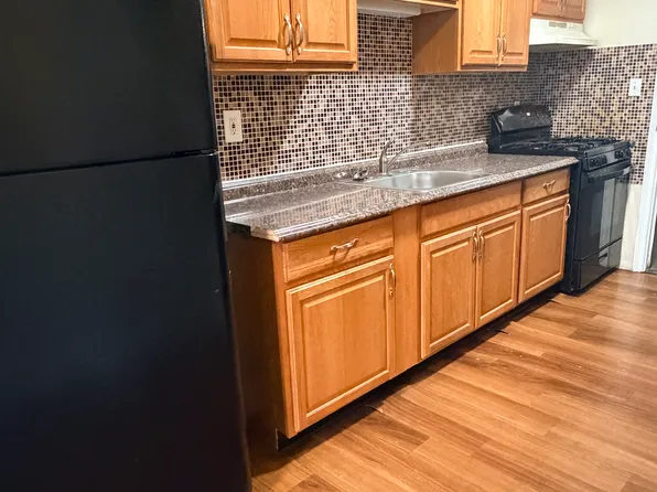 330 Laurel St #1, Hartford, CT 06105