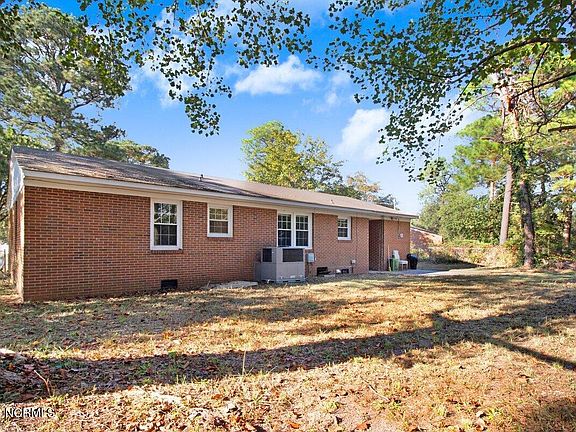 5th image of 127 Oak Circle Drive
