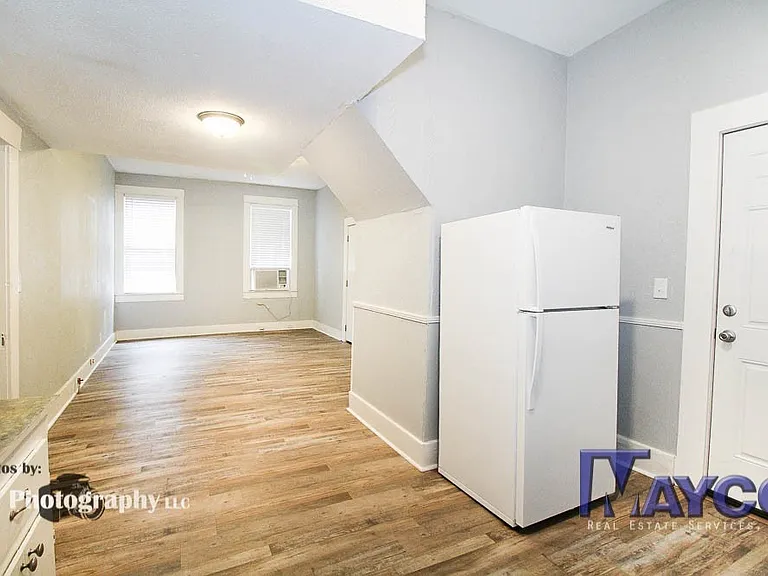 2413 Creswell Ave — Photo 4