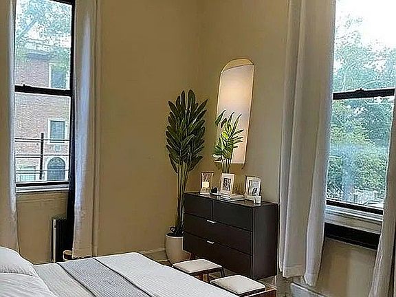 5th image of 2106 35th St #3C