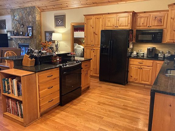 4th image of 320 Emerald Downs Dr