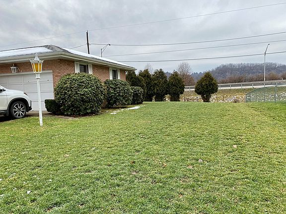 3rd image of 2111 Deegan Ave