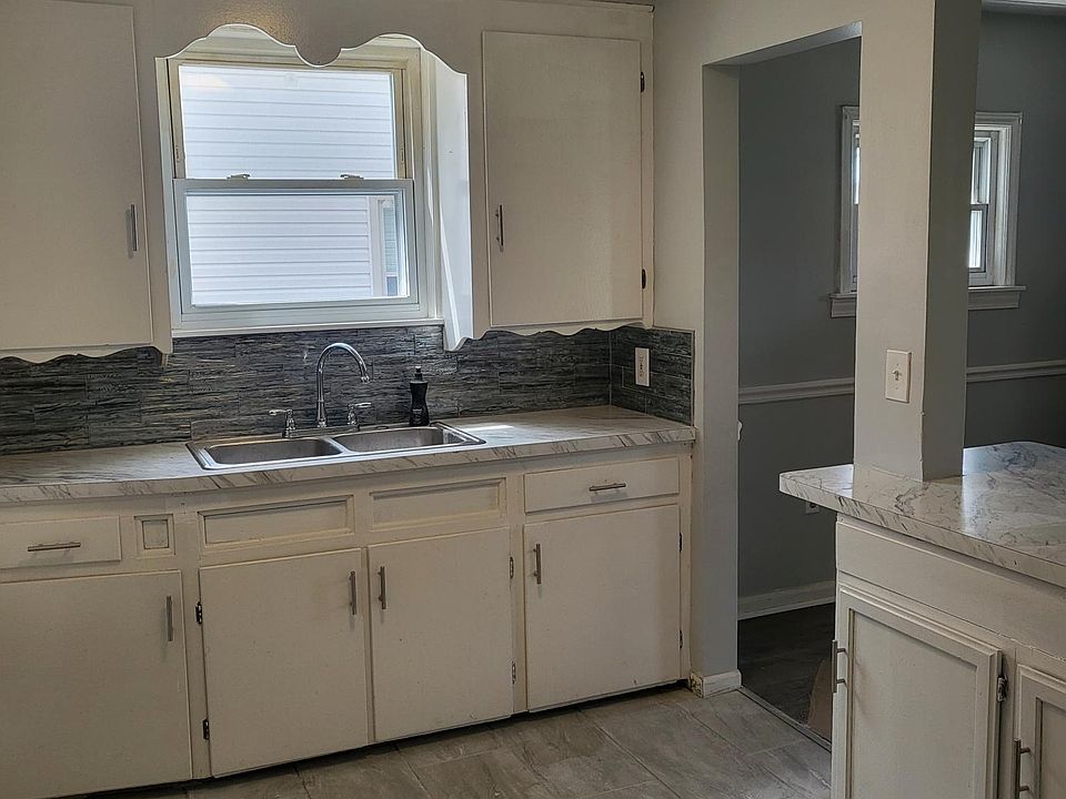 1st image of 25521 Pembroke Ave