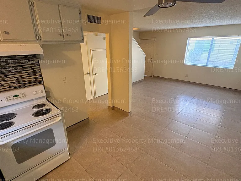 804 Niles St — Photo 9