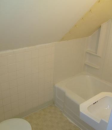 5th image of 53 Richmond Ave APT D1