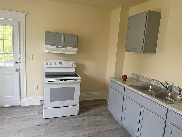 3062 Meadow Bridge Rd #B — Photo 9