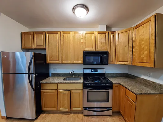 Rented by Astoria Realty | media 9