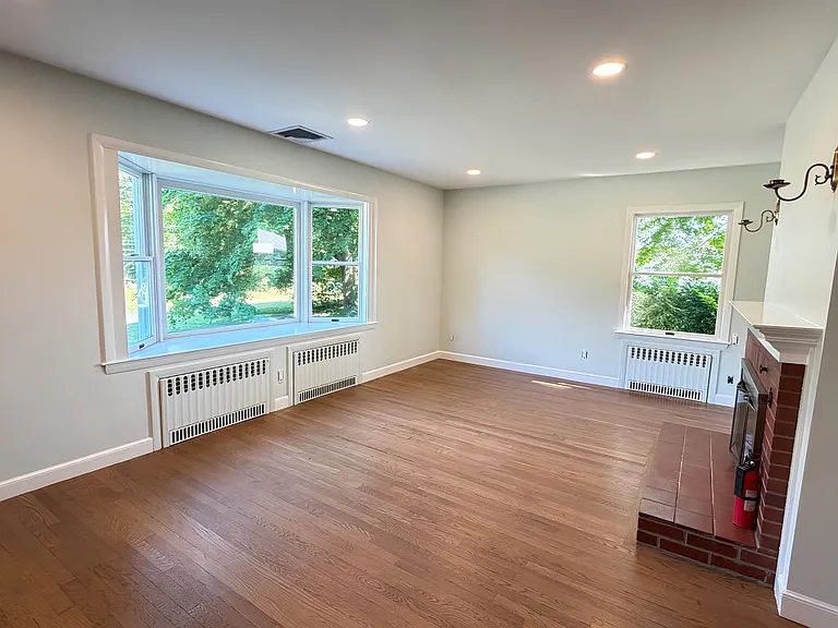 343 Bay Rd — Photo 10