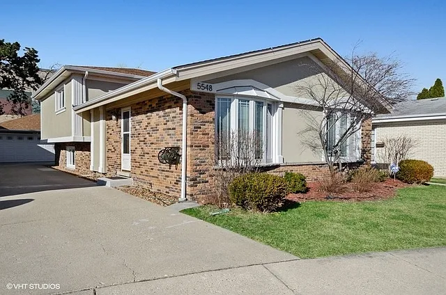 5548 W Lunt Ave photo 1