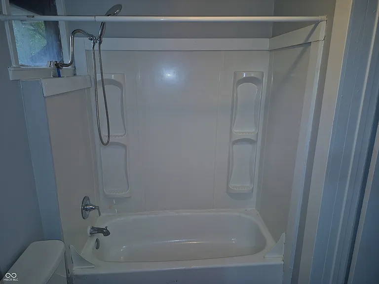 3338 N Kenwood Ave — Photo 23