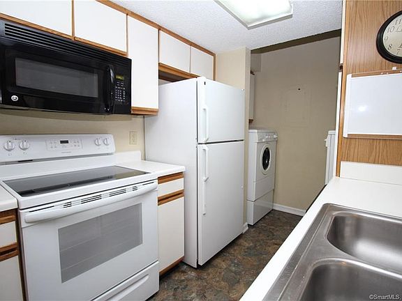 5th image of 31 High St APT 10108