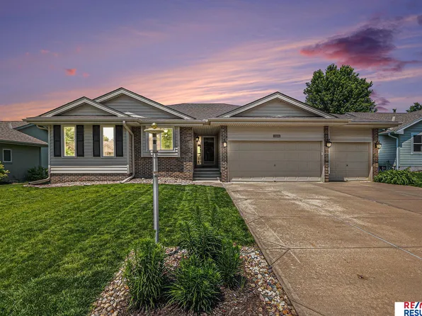 21808 Hilltop Ave, Gretna, NE 68028