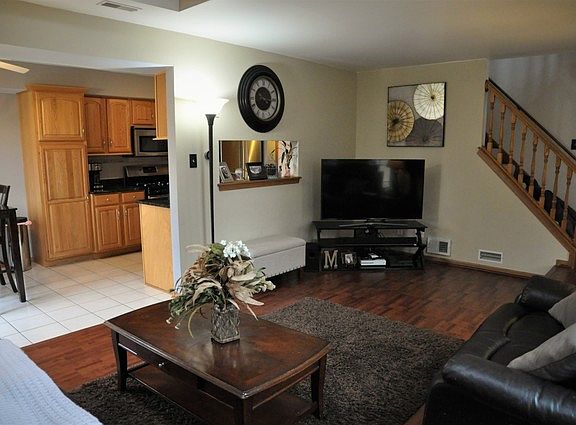 3rd image of 16153 Creekmont Ct