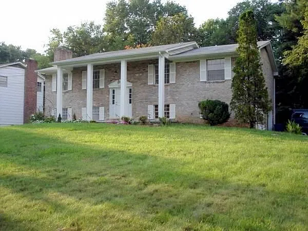 9505 Mobile Dr