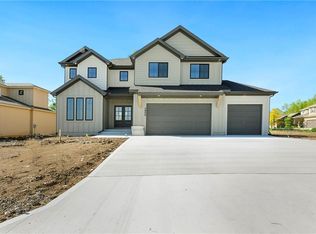 3900 SW Flintrock Dr, Lees Summit, MO 64082