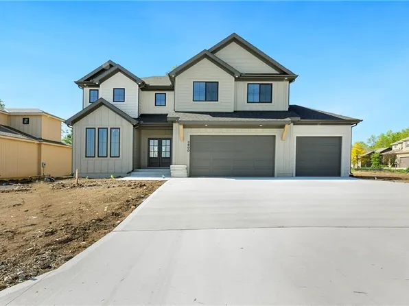 3900 SW Flintrock Dr, Lees Summit, MO 64082