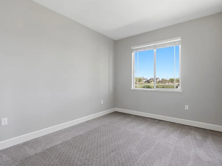 453 Diamond Peak Ln — Photo 32