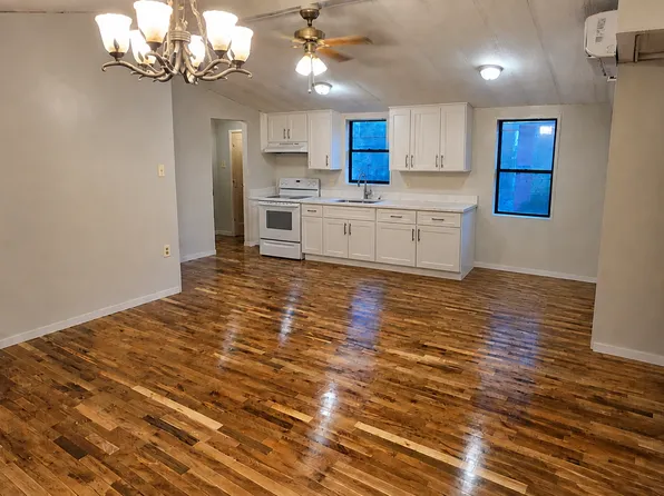 584 Mountain Spur Dr, Cedar Bluff, VA 24609