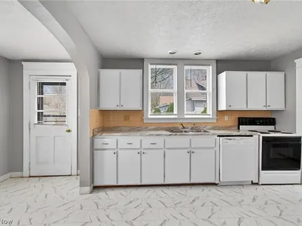 245 E Ford Ave #A, Barberton, OH 44203