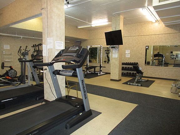 4th image of 465 W Dominion Dr Unit 503