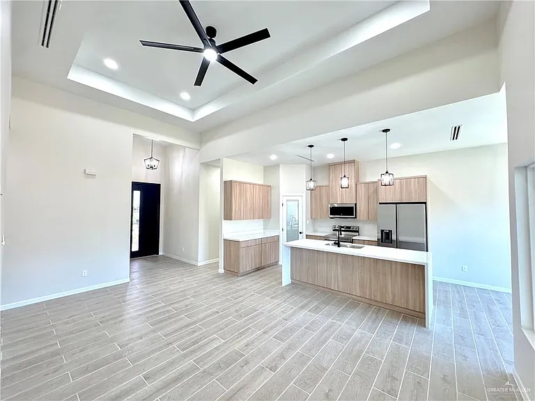 1001 Durango St — Photo 6